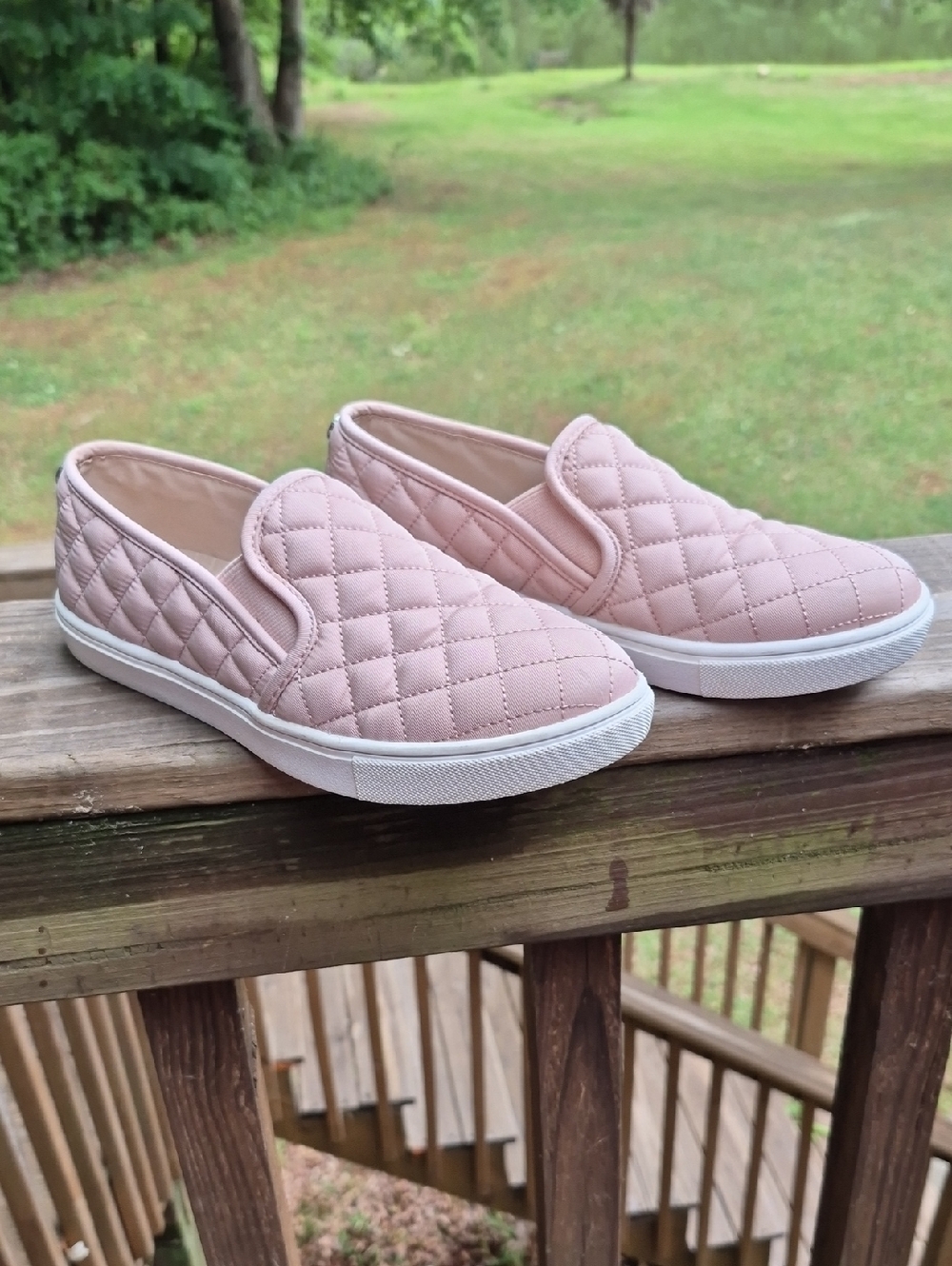 STEVE MADDEN SIZE 7 SLIP ON LOAFER QUILTED